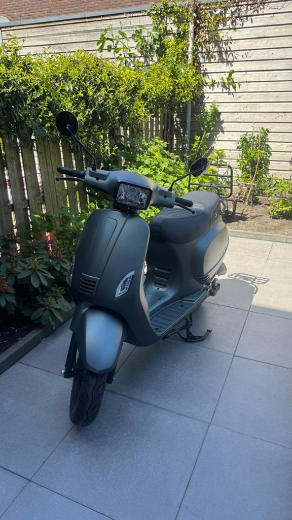 Zo goed als nieuwe Senzo Riva Lux scooter - Slechts 677 km!, Zo goed als nieuw, Benzine, Ophalen, Overige merken