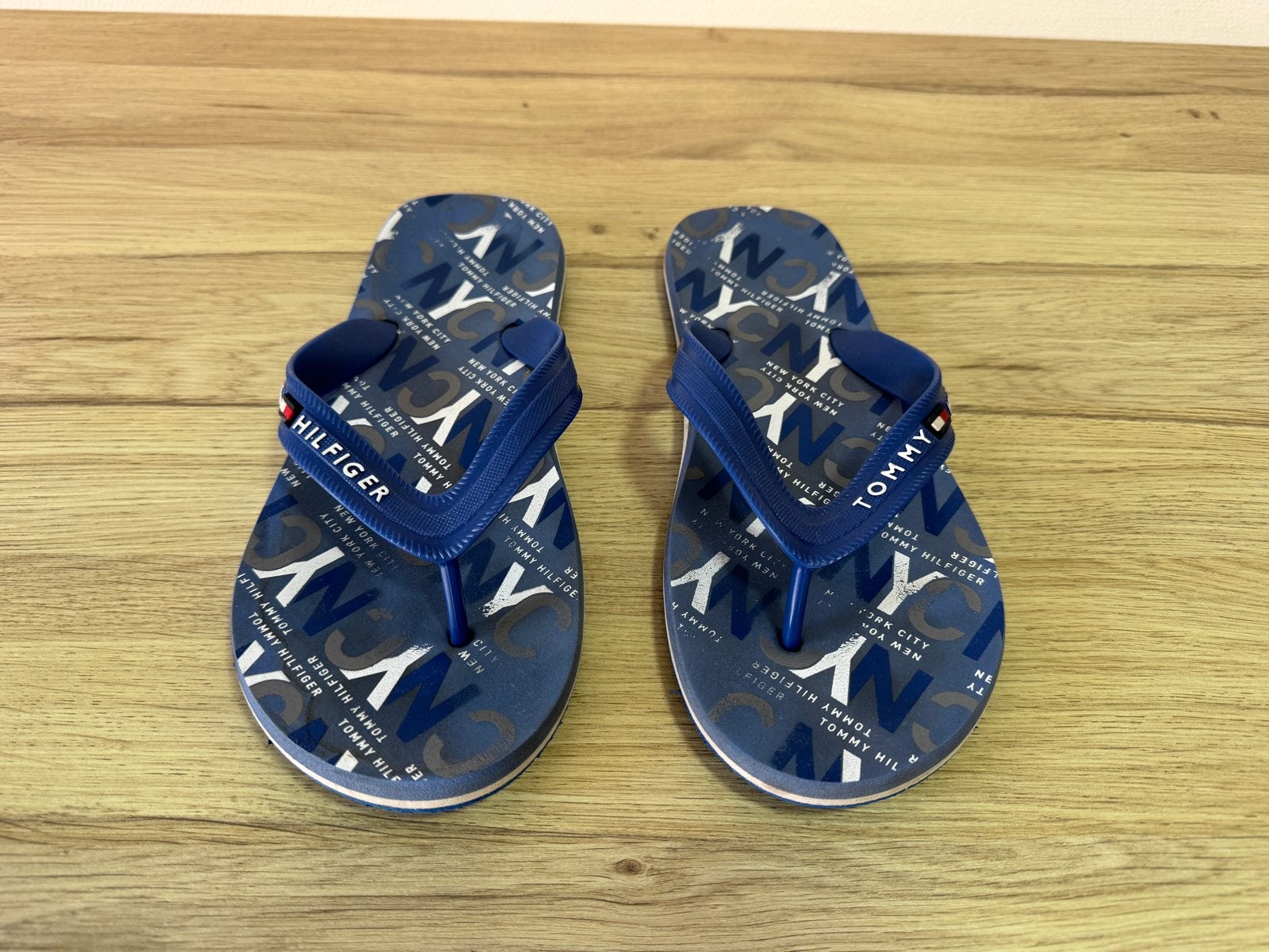 Tommy Hilfiger slippers maat 41-42., Ophalen of Verzenden, Gedragen, Blauw, Slippers