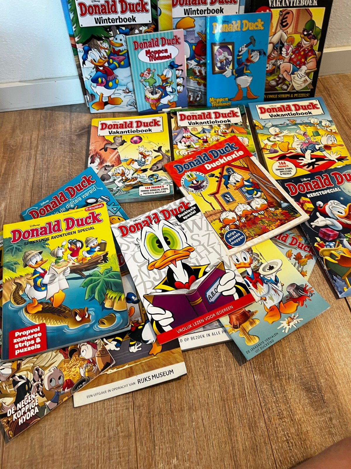 Grote collectie Donald Duck stripboeken en specials, Boeken, Stripboeken, Meerdere stripboeken, Ophalen of Verzenden, Zo goed als nieuw