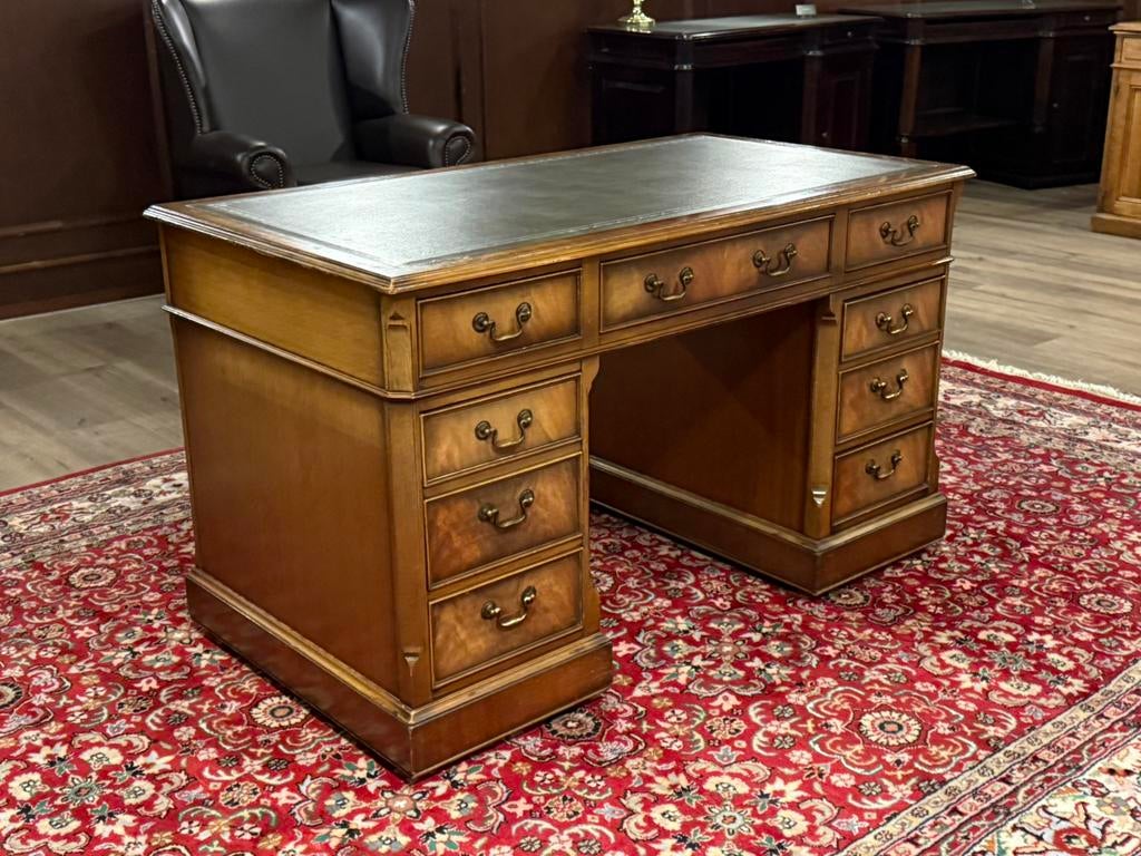 Klassiek Engels bureau #665, Bruin, Ophalen of Verzenden, Zo goed als nieuw, Overige merken