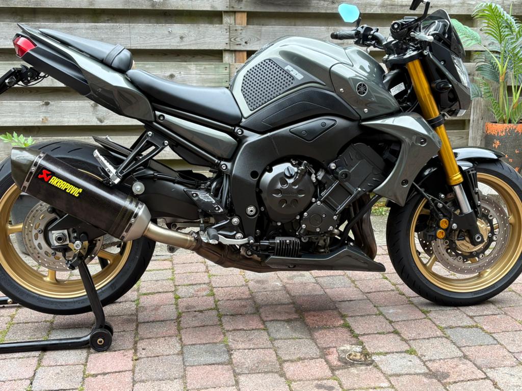 Yamaha FZ8 Akrapovic - Krachtige Naked Bike, Motoren, Sportuitlaat, 4 cilinders, Motorrijbewijs A, Gebruikt