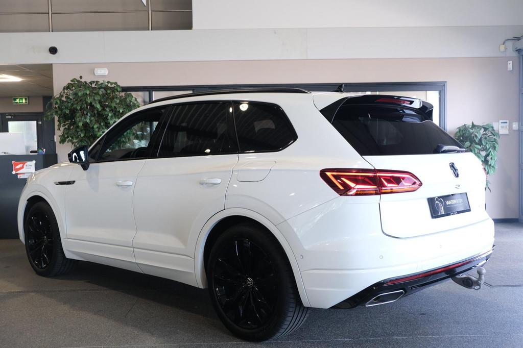 Volkswagen Touareg 3.0 TSi eHybrid R 4MOTION 462PK Pano Luch, Auto's, Automaat, Gebruikt, Zwart, 2995 cc