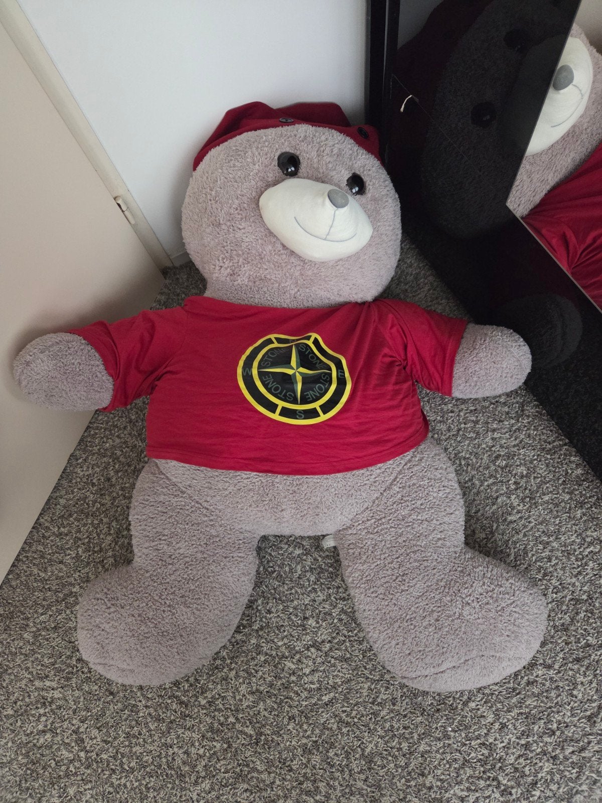 Grote knuffelbeer met Stone Island T-shirt, Overige merken, Overige karakters, Beer, Grijs