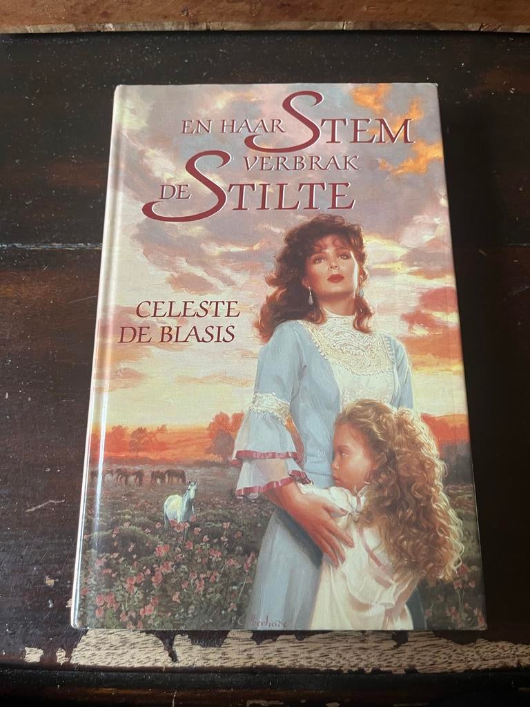 En Haar Stem Verbrak De Stilte - Celeste De Blasis, Boeken, Ophalen of Verzenden, Gelezen, Nederland