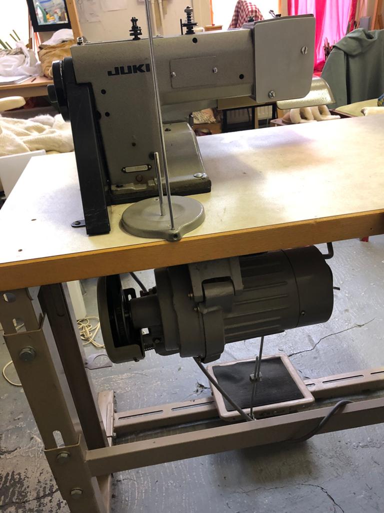 Brother overlock en 2 Juki naaimachines, Hobby en Vrije tijd, Naaimachines en Toebehoren, Ophalen, Zo goed als nieuw