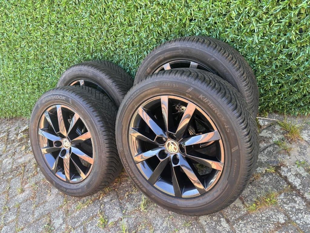 Skoda velgen | Zwart | ''16 | 205/55RR16 | Hankook, Velg(en), 16 inch, Zomerbanden, 205 mm