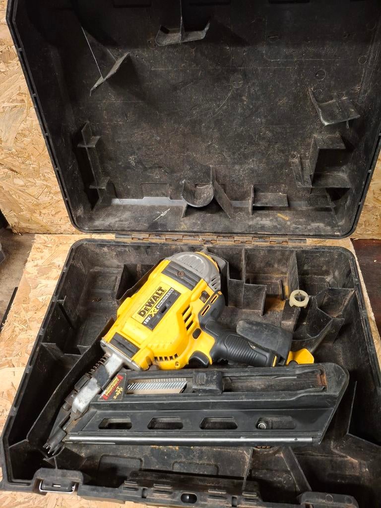 DeWALT DCN692 Constructie tacker 18V in koffer, Ophalen of Verzenden, Gebruikt