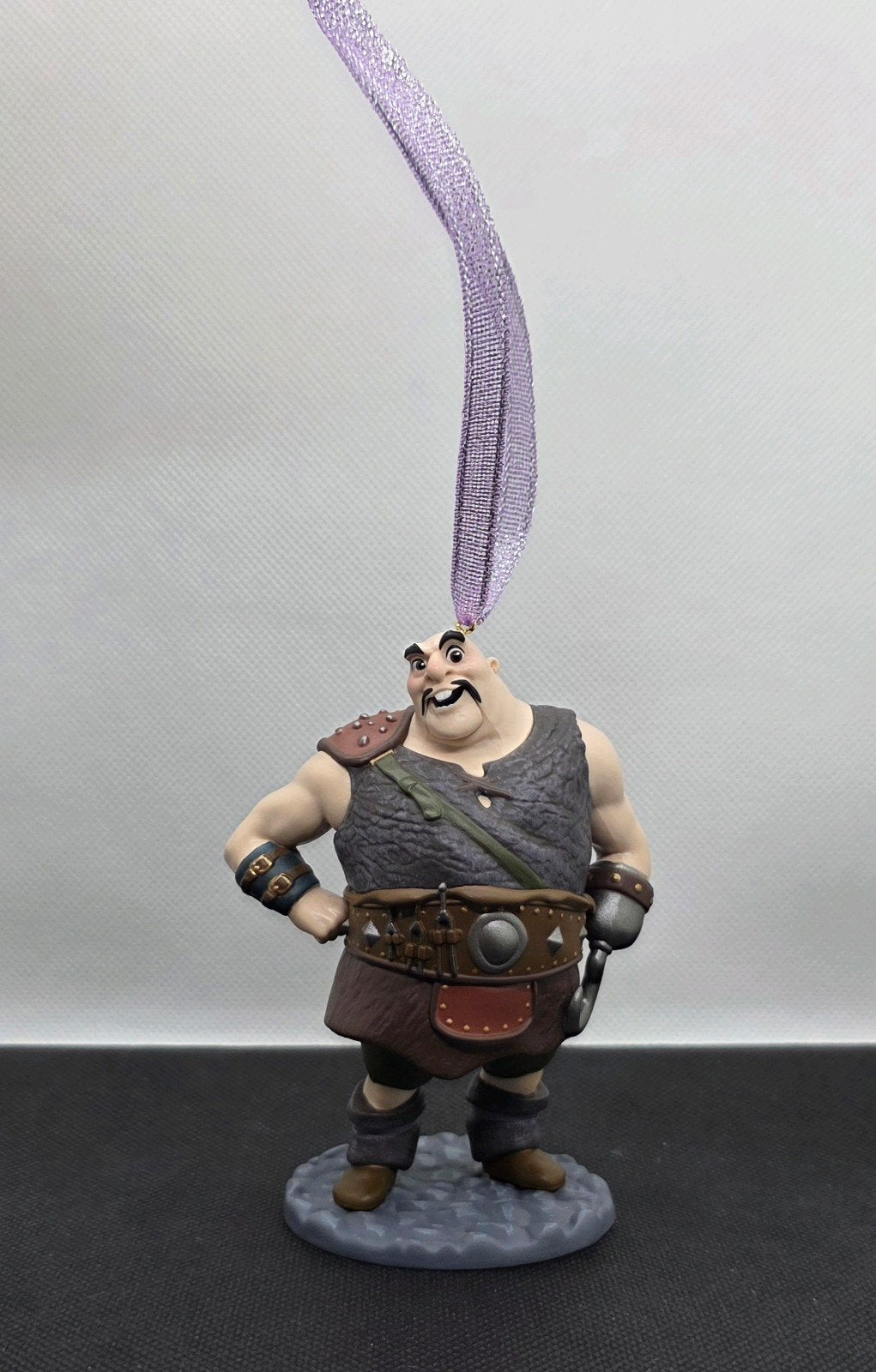 Disney Hook Hand Thug Tangled kerst ornament hanger kerstbal, Verzamelen, Disney, Ophalen of Verzenden, Nieuw