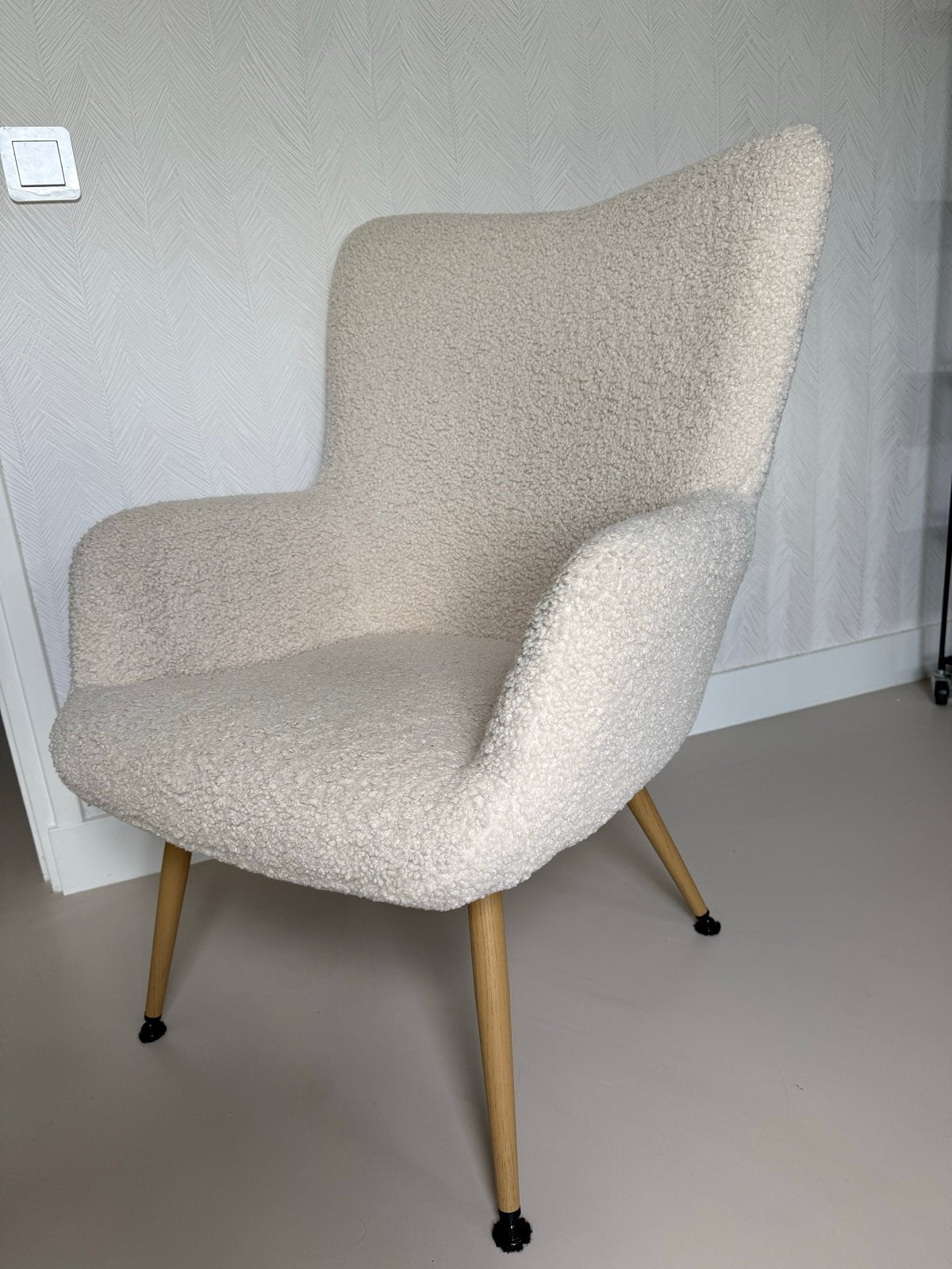 HUNDESTED Fauteuil off-white teddy/naturel eiken kleur, Huis en Inrichting, Fauteuils, Ophalen, 75 tot 100 cm, Zo goed als nieuw