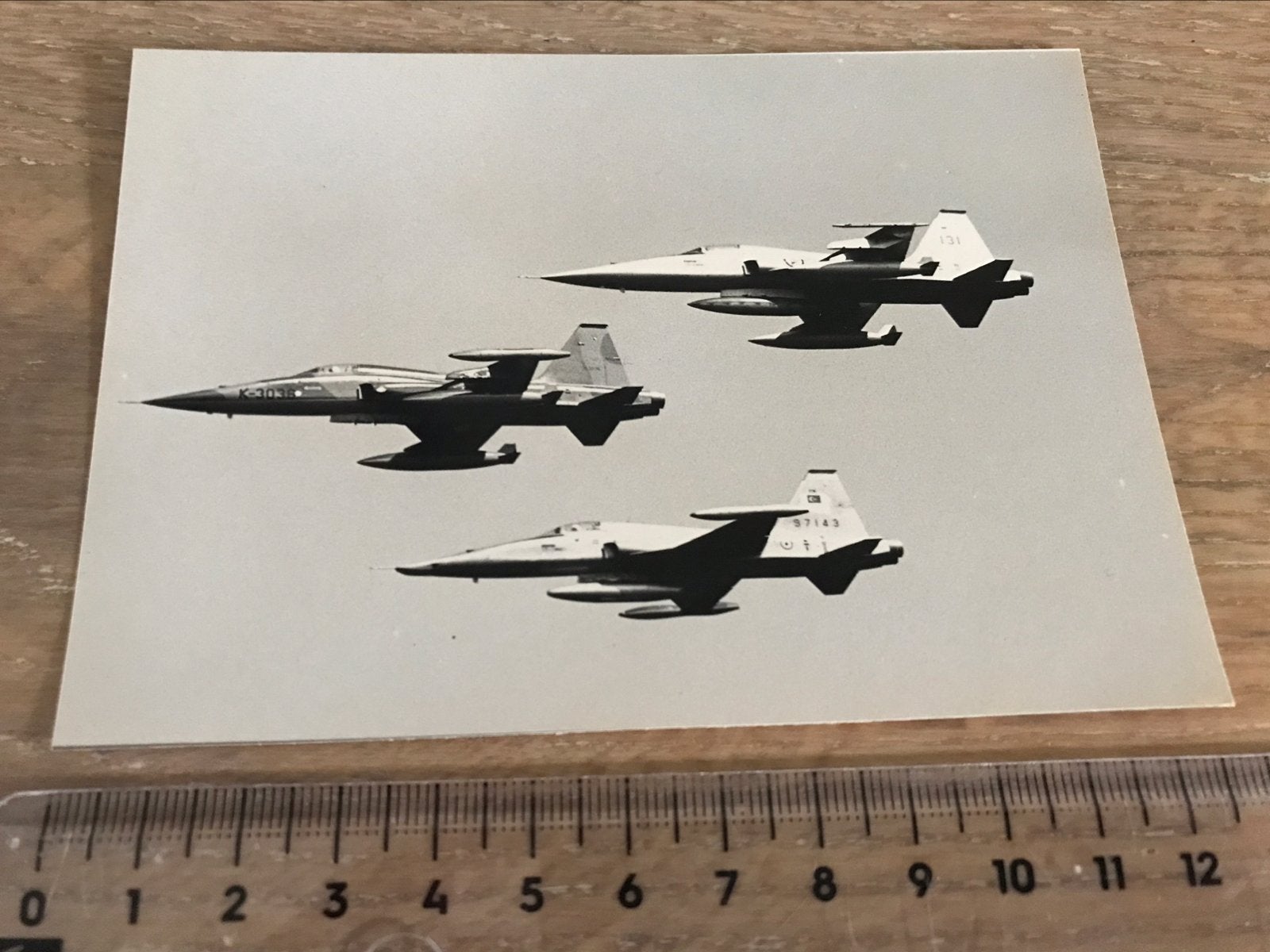 Formatie 3x NF5A Vliegtuig foto KLU & Turkije Luchtmacht, Ophalen of Verzenden, Zo goed als nieuw, Kaart, Foto of Prent