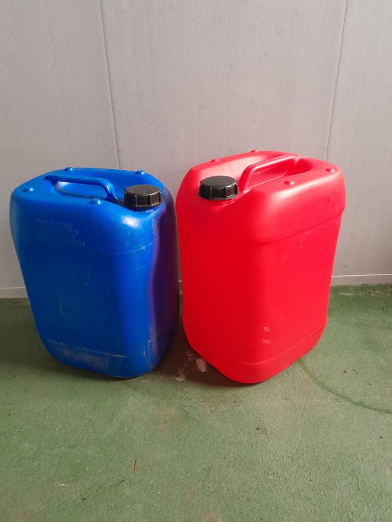 Jerrycan, Tuin en Terras, Regentonnen, Minder dan 75 liter, Ophalen of Verzenden, Zo goed als nieuw, Kunststof