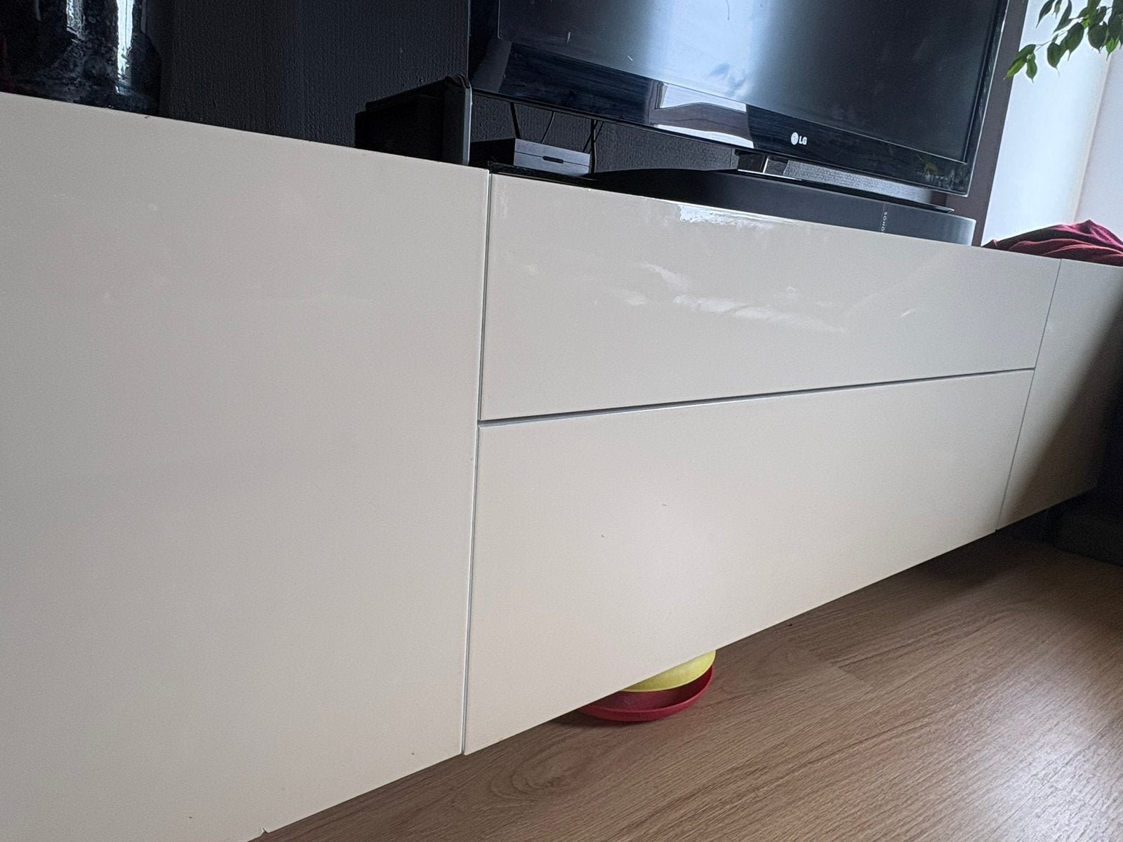 Tv meubel gratis ophalen voor 31 juli, Huis en Inrichting, Kasten | Televisiemeubels, Ophalen, Gebruikt, 200 cm of meer, Minder dan 100 cm