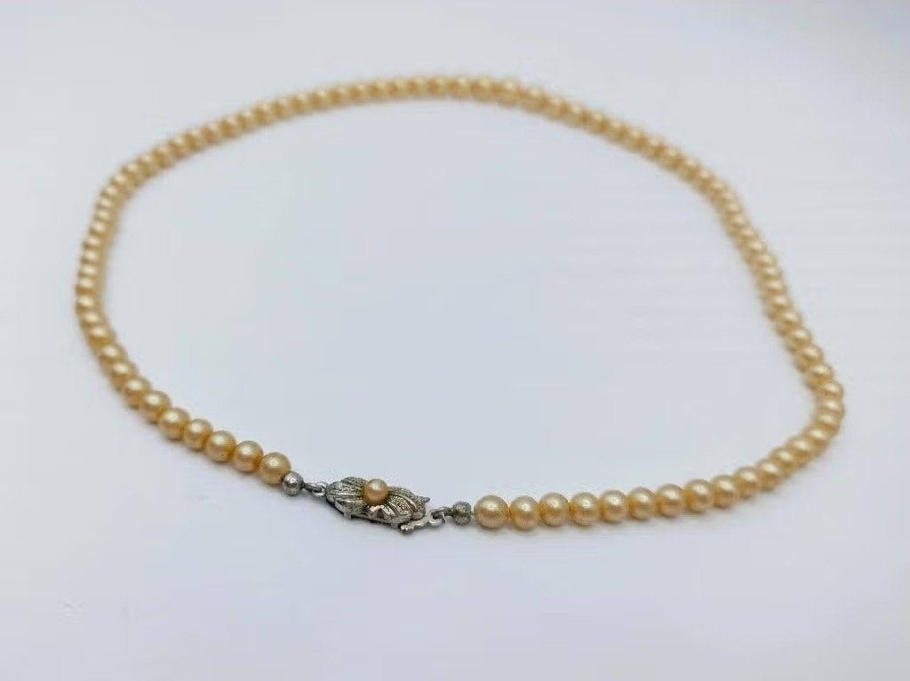Stijlvolle parelketting met zilveren slot, 44,5 cm, Info@zilverwebsite.nl, Verzenden, Zo goed als nieuw, Zilverwebsite.nl