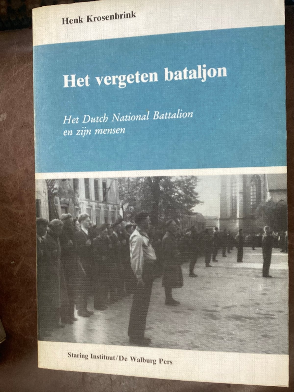 Het vergeten bataljon - Henk Krosenbrink, Boeken, Ophalen of Verzenden, 1945 tot heden, Gelezen, Overige onderwerpen