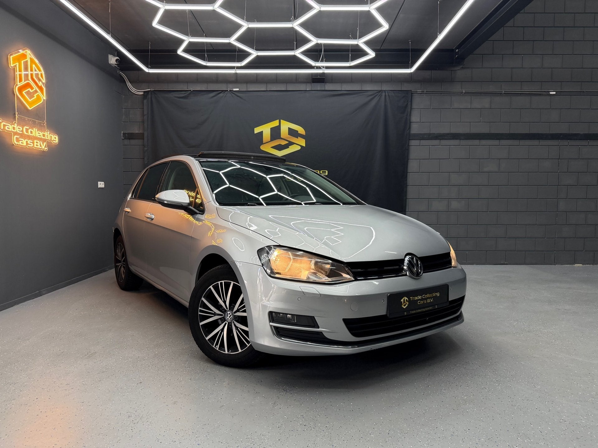 Volkswagen Golf 1.2 TSI Connected Series Automaat-Carplay-Pa, Stof, Gebruikt, 4 cilinders, 620 kg