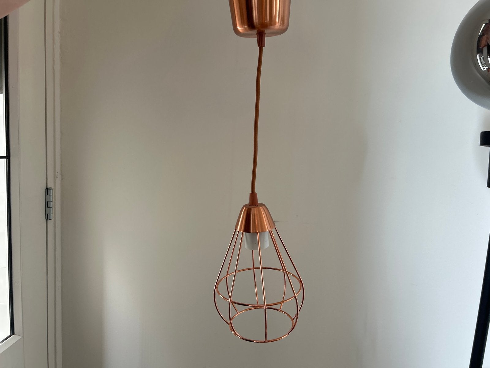 Twee koperkleurige IKEA hanglampen, Huis en Inrichting, Lampen | Hanglampen, Ophalen, Zo goed als nieuw, Metaal, E27 (groot)