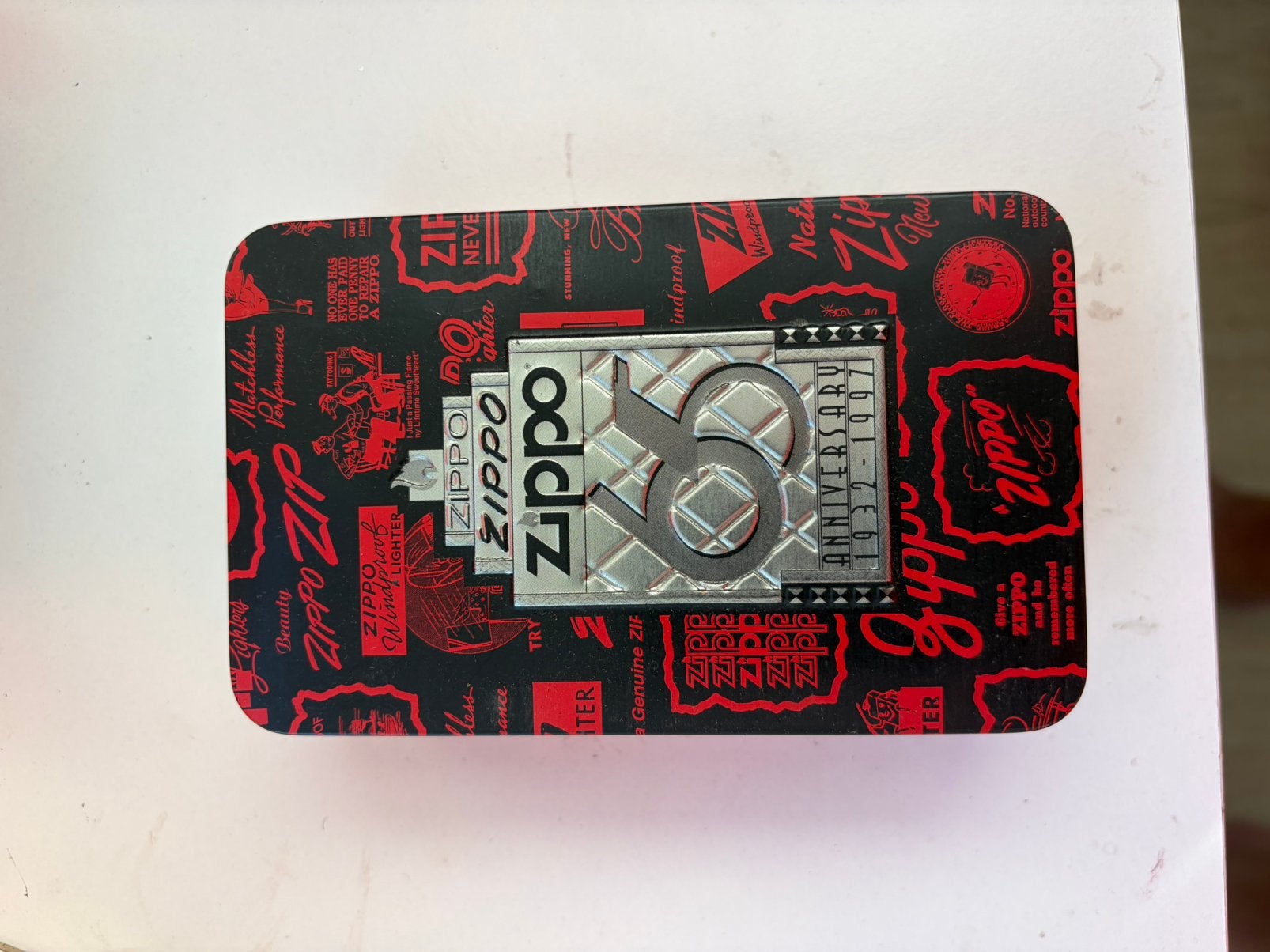 Zippo in blik 65th anniversary 1997, Ophalen of Verzenden, Zo goed als nieuw
