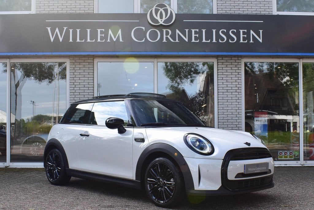 MINI Mini 1.5 Cooper Aut. Camden Pano Leder Camera Nav, Auto's, Mini, Bedrijf, Te koop, Cooper, ABS, Achteruitrijcamera, Adaptive Cruise Control