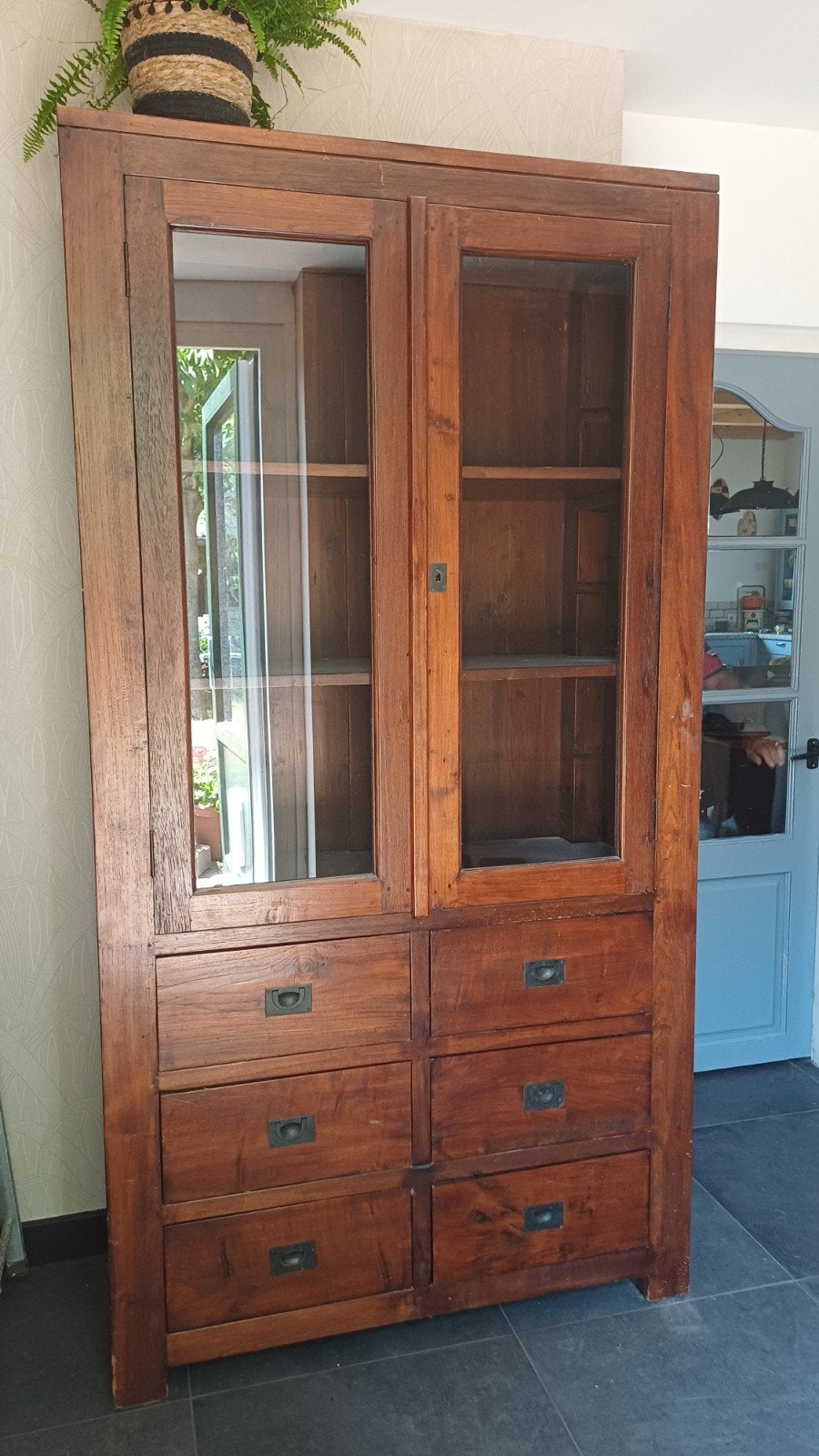 Massief houten vitrinekast met lades, Ophalen, 200 cm of meer, Koloniaal, Teakhout