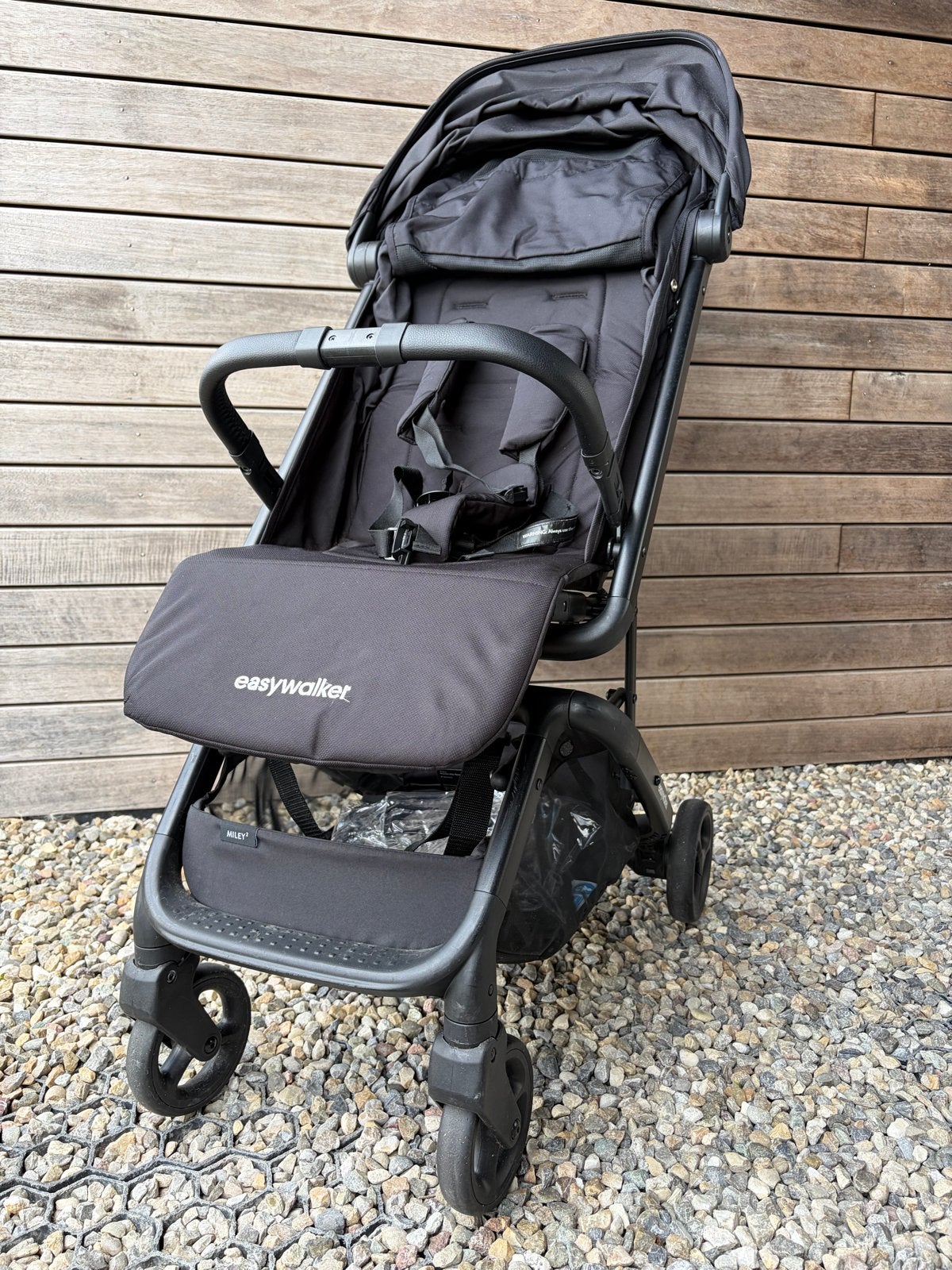 Easywalker Miley 2 Shadow Black met accessoires, Kinderen en Baby's, Buggy's, Ophalen, Zo goed als nieuw, Overige merken, Verstelbare rugleuning