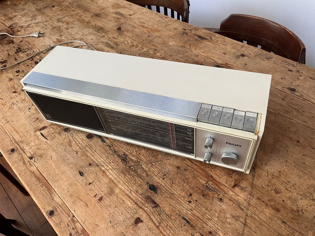 Philips transistor tafelradio, Ophalen
