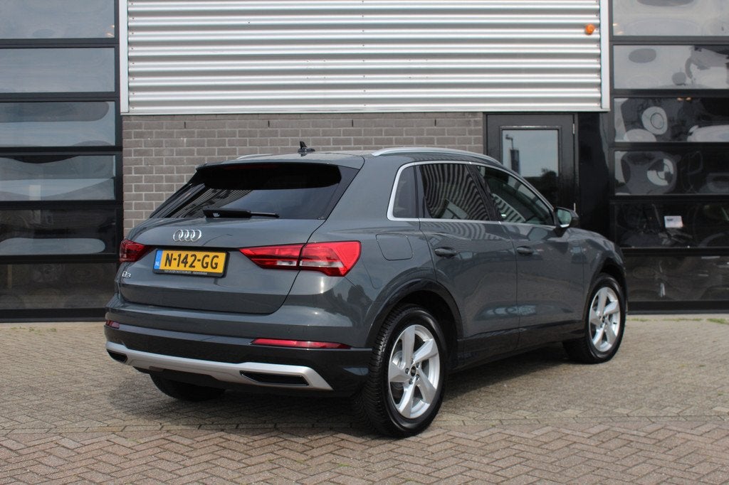 Audi Q3 35 TFSI S Edition / Carplay / LED / Stoelverwarming, Stof, 4 cilinders, Met garantie (alle), 1505 kg