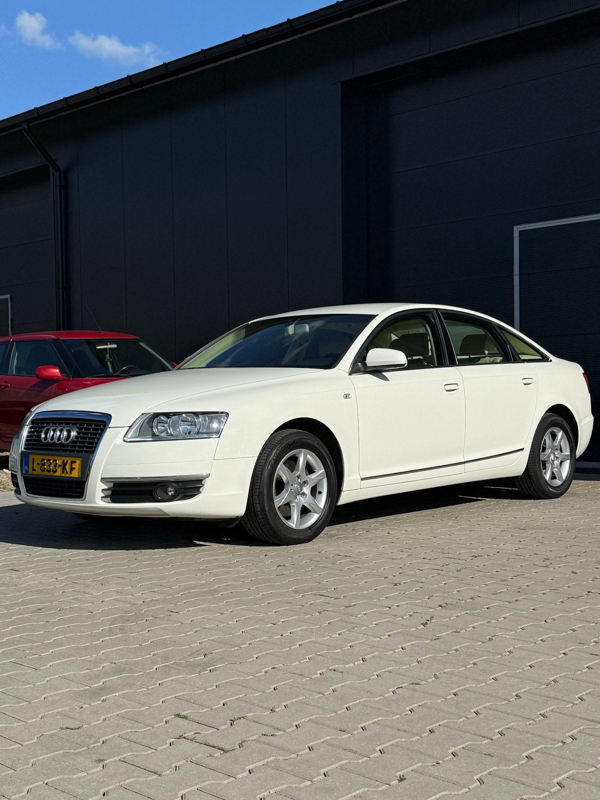 Audi A6 2.4 V6 130KW 2004 Wit, Voorwielaandrijving, Wit, 10 km/l, Bedrijf
