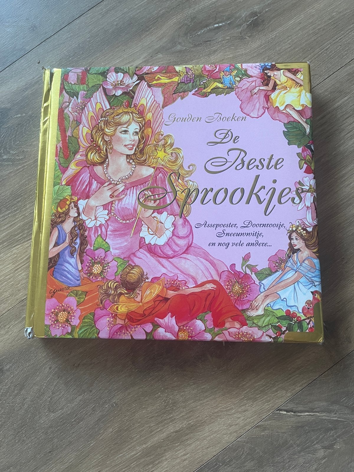 Gouden Boeken - De Beste Sprookjes (hardcover), Boeken, Ophalen of Verzenden, Gelezen