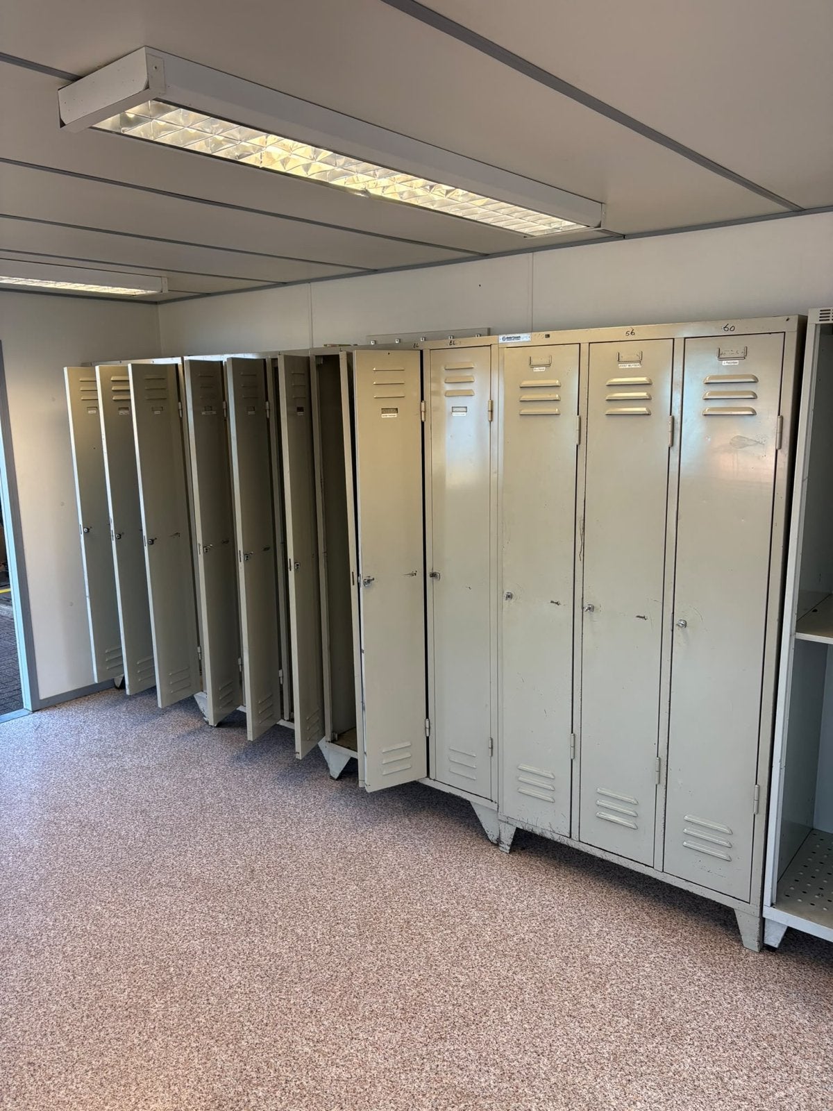 Vintage metalen lockers / vitrinekasten, Huis en Inrichting, Ophalen, Gebruikt