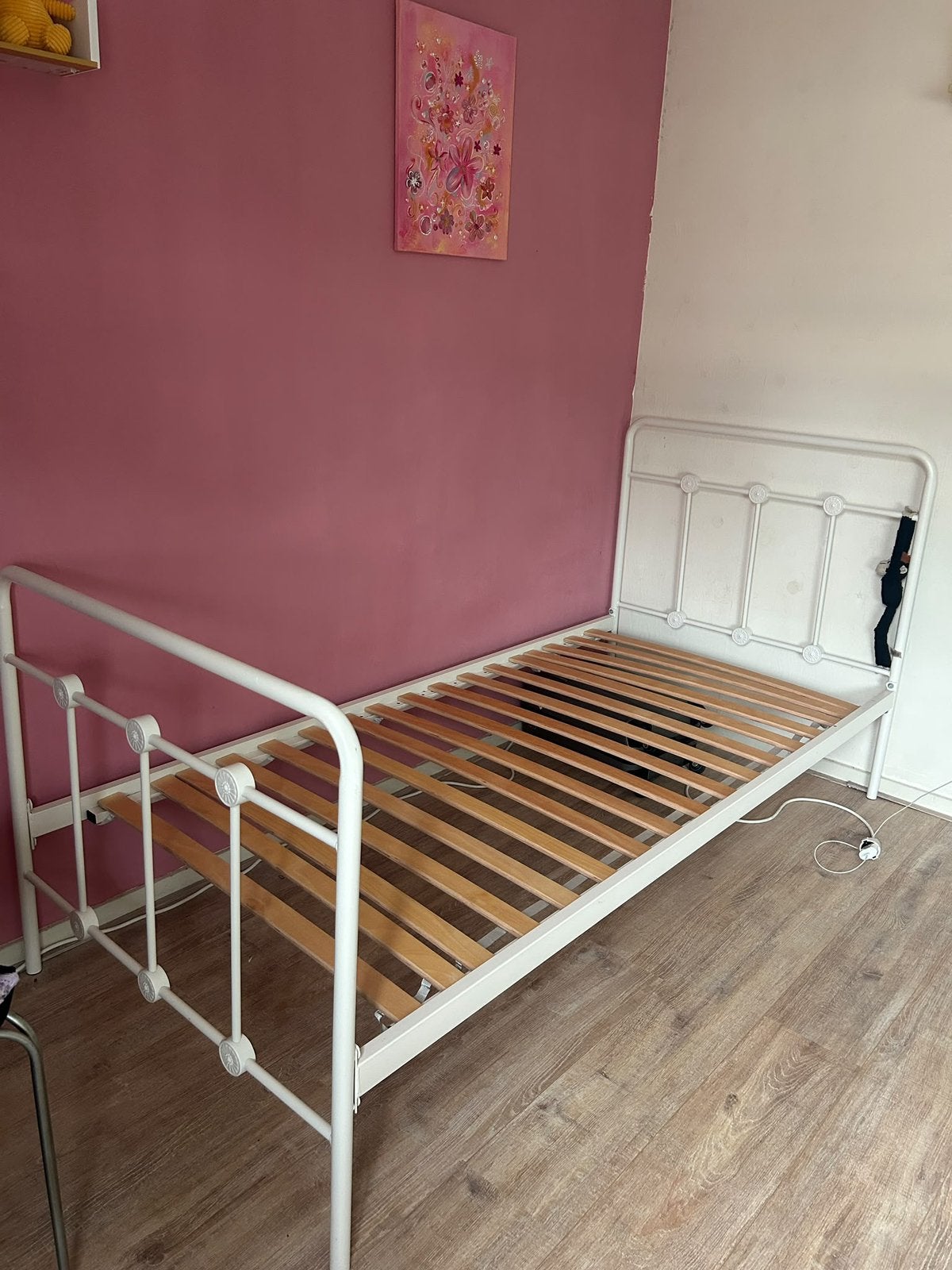 Mooi wit metalen eenpersoons bed., Huis en Inrichting, Slaapkamer | Bedden, Ophalen, Gebruikt, 90 cm, Eenpersoons