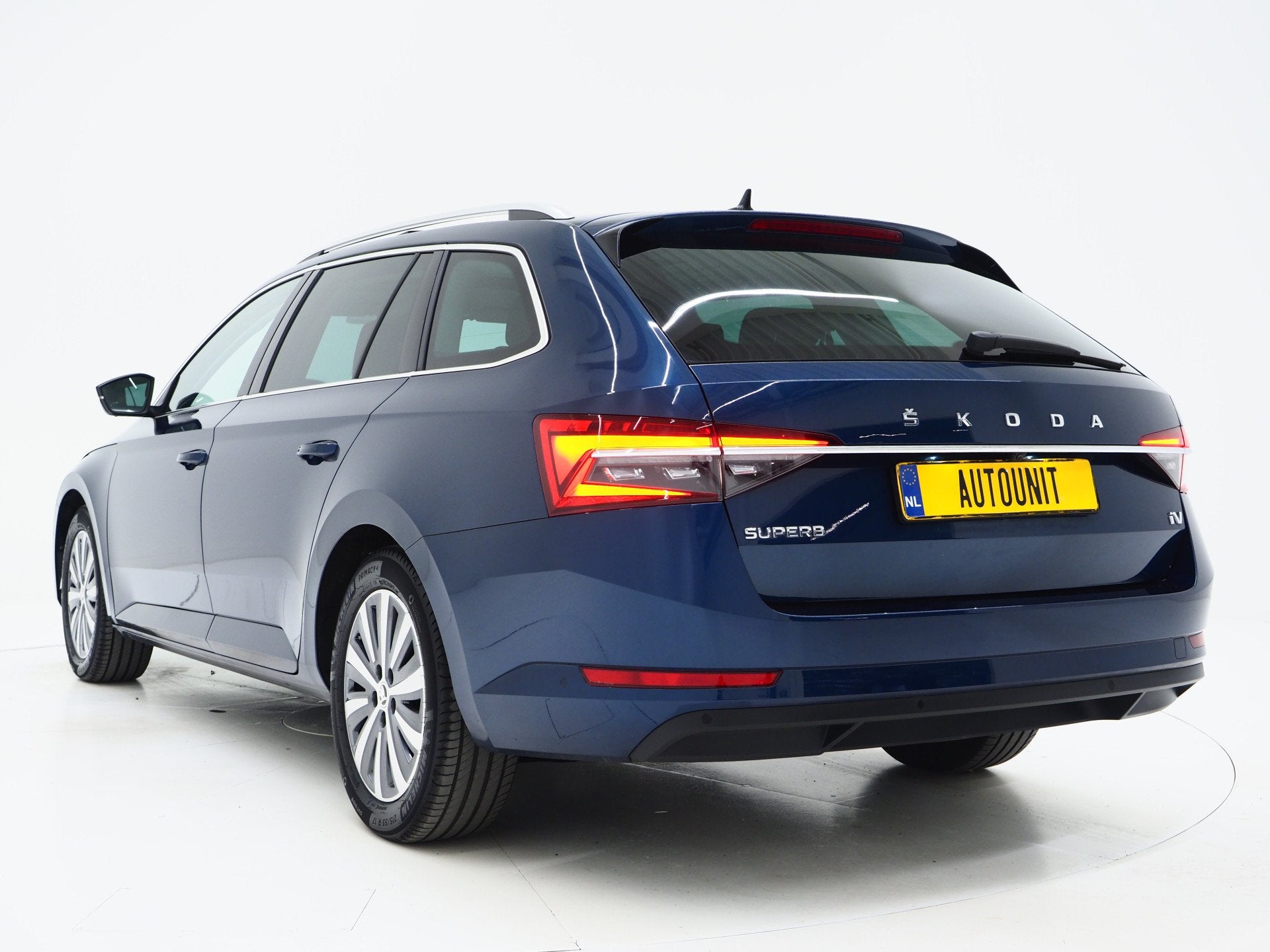 Skoda Superb Combi 1.4 TSI iV Style | Panoramadak | Leder |, Dealer onderhouden, Gebruikt, 4 cilinders, Blauw