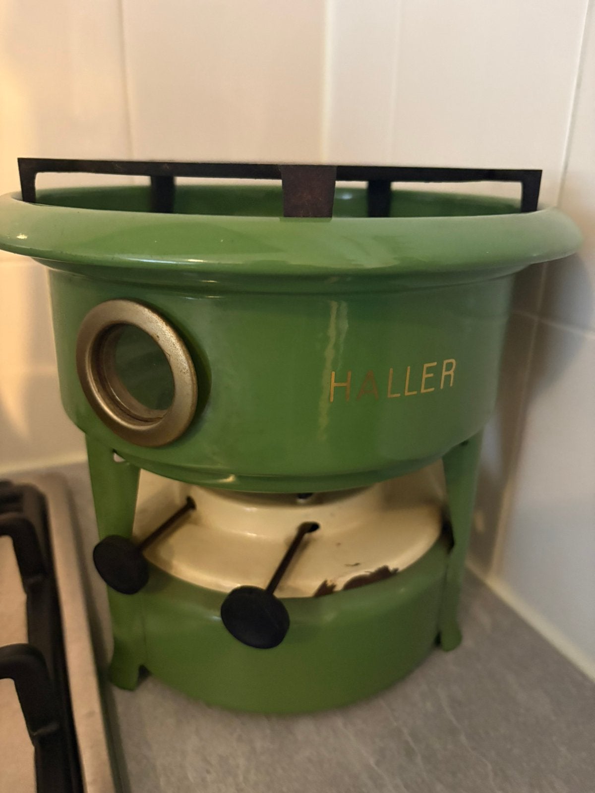 Haller petroleumstel, Ophalen