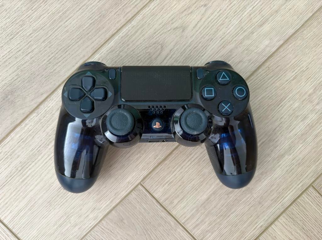 Dualshock 4 500 Million limited edition, Ophalen of Verzenden, Zo goed als nieuw, Controller