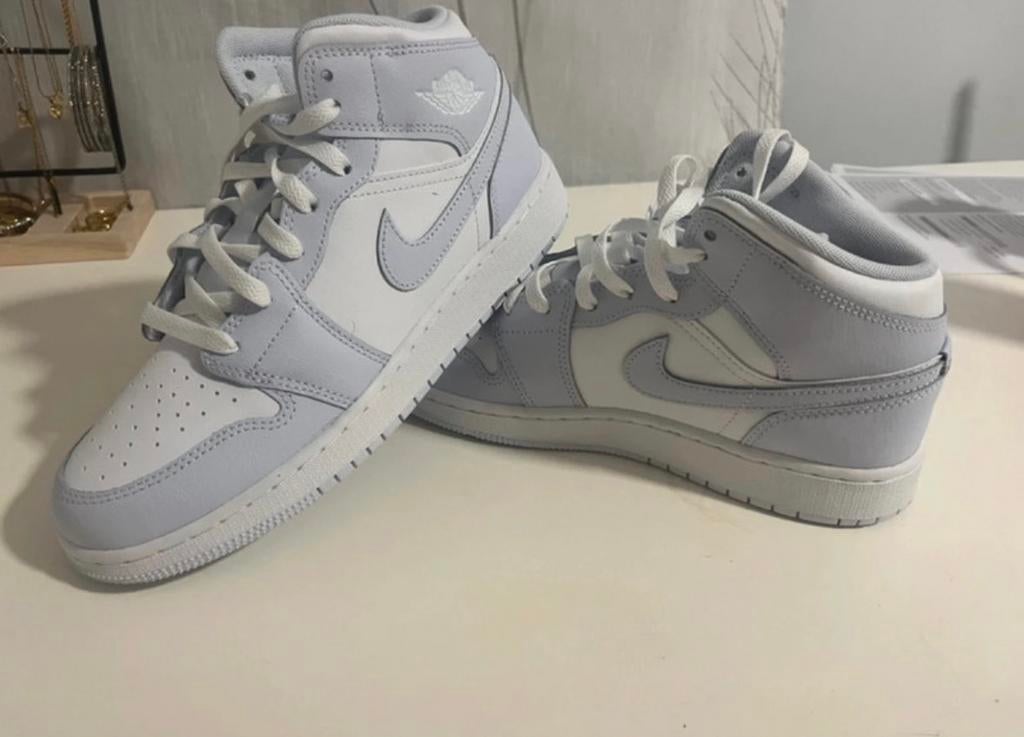 Nike Air Jordan 1 Mid - Maat 40, Ophalen of Verzenden, Zo goed als nieuw