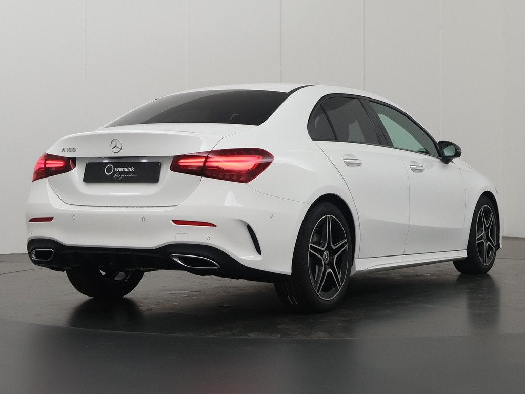 Mercedes-Benz A 180 Limousine Star Edition AMG Line | Panora, Auto's, Mercedes-Benz, 136 pk, Gebruikt, Stoelverwarming, Wit