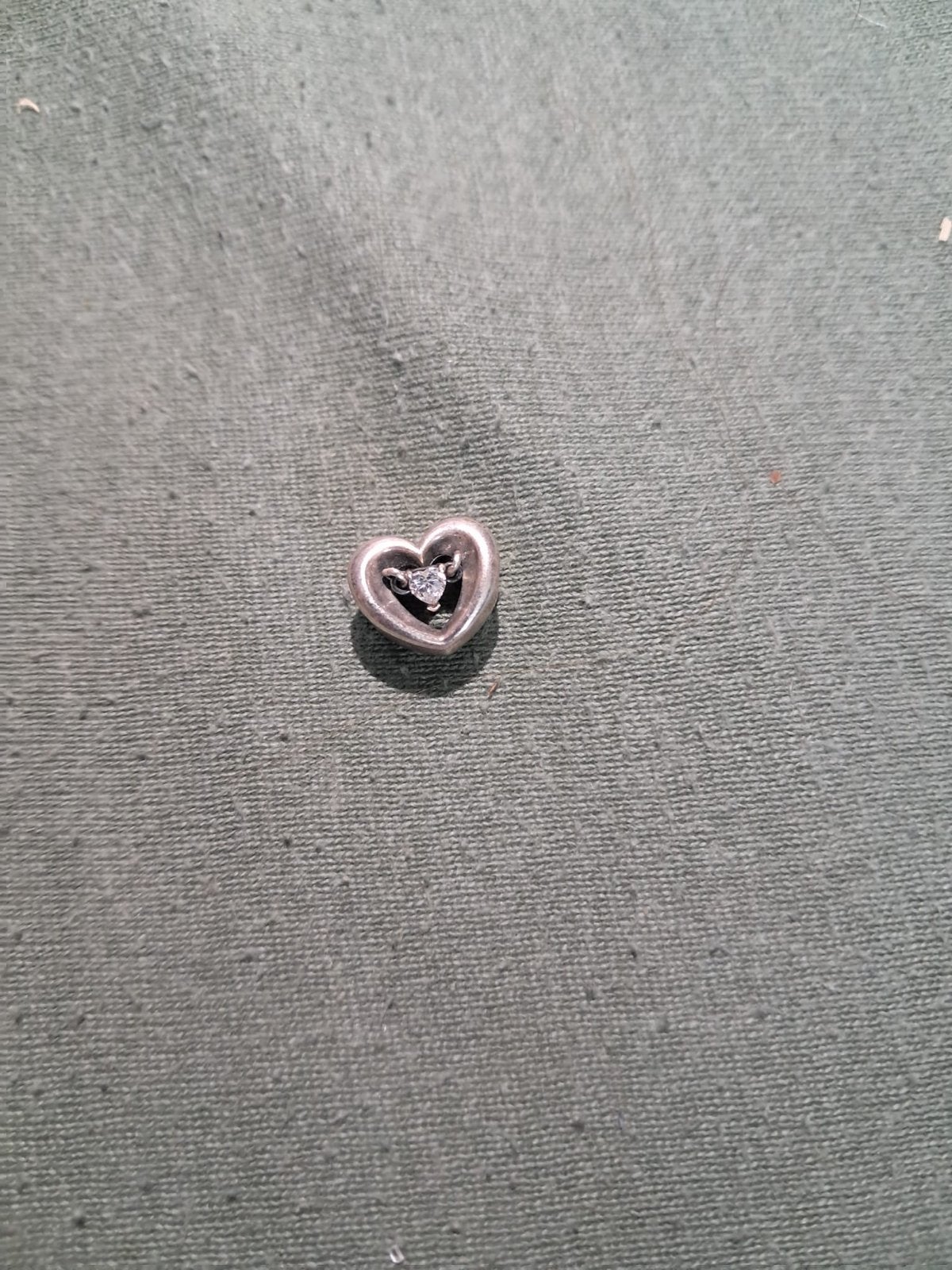 Pandora bedel hart met strass steentje, Sieraden, Tassen en Uiterlijk, Bedels, Gebruikt, Pandora, Ophalen of Verzenden, 1 bedel