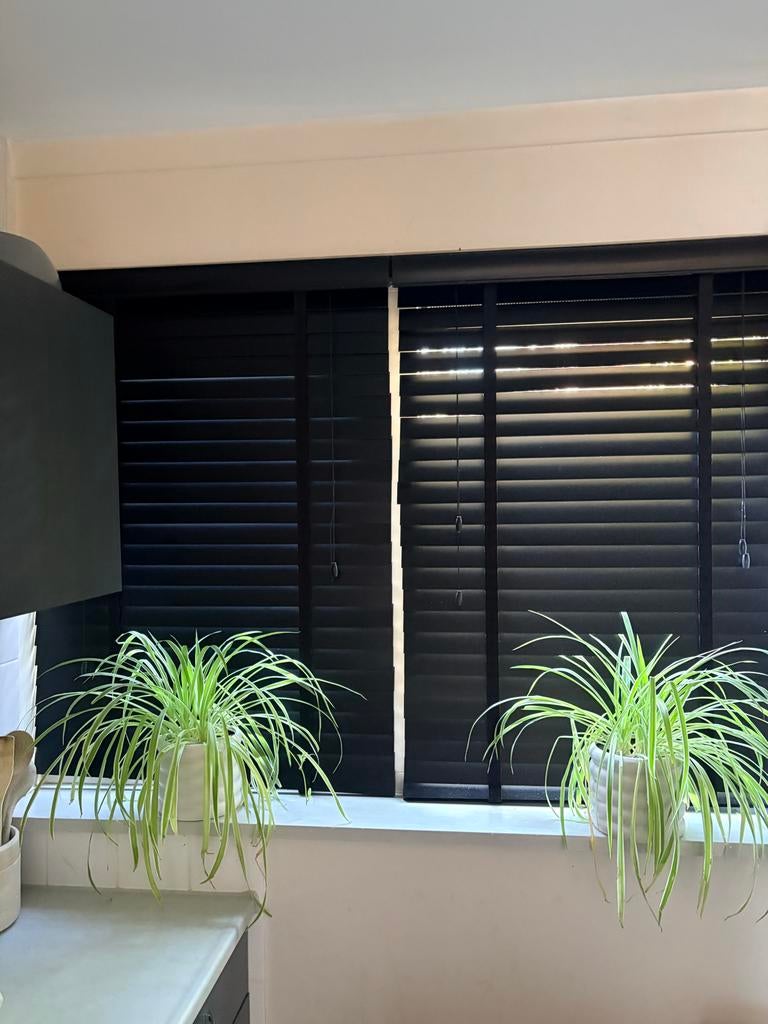 Houten jaloezieën , 2 stuks 80 cm breed, 111,5 cm hoog, Huis en Inrichting, Stoffering | Gordijnen en Lamellen, Gebruikt, 100 tot 150 cm