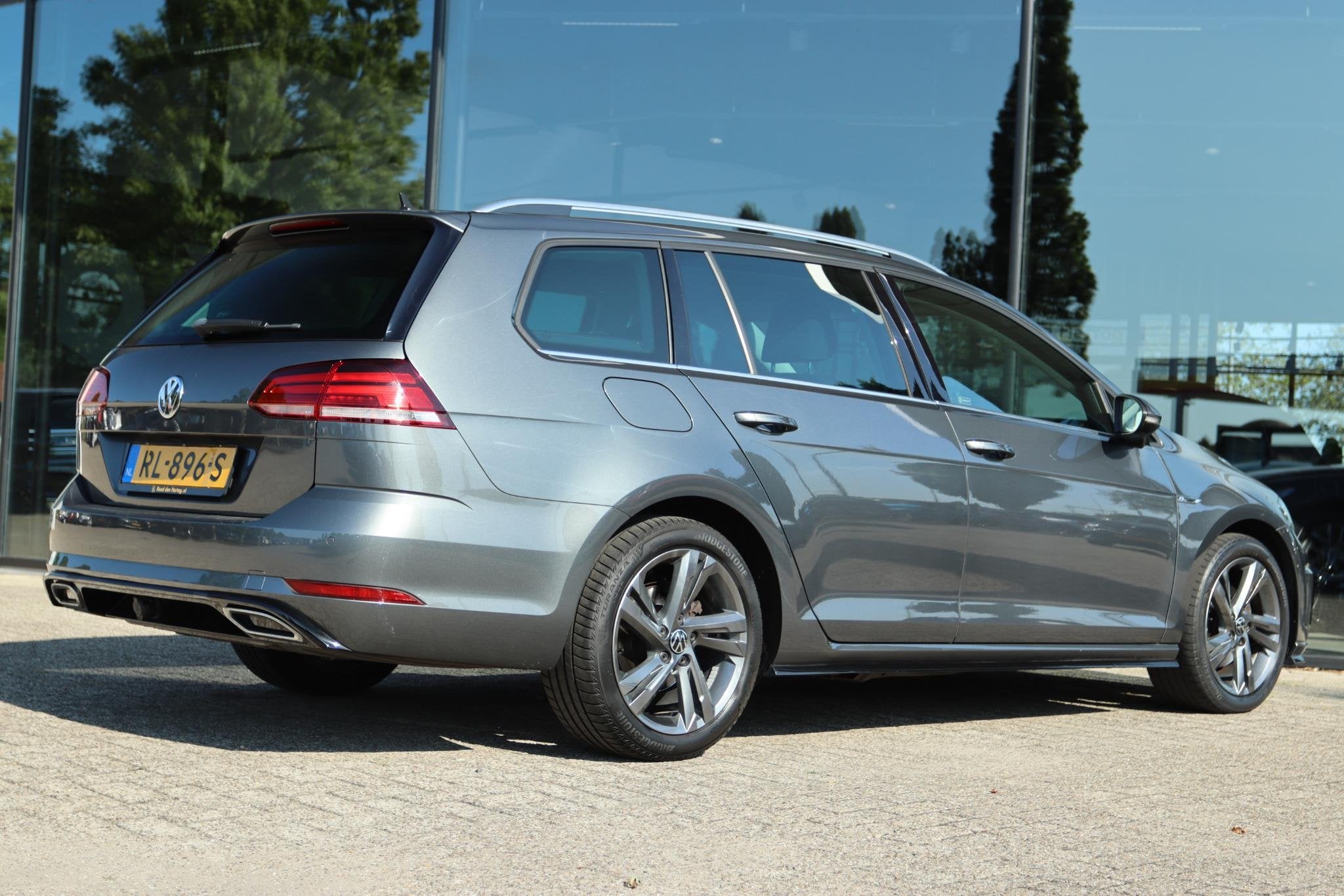 VOLKSWAGEN GOLF VARIANT 1.0 TSI HIGHLINE BUSINESS R-LINE | C, Auto's, Voorwielaandrijving, 1195 kg, Gebruikt, Origineel Nederlands