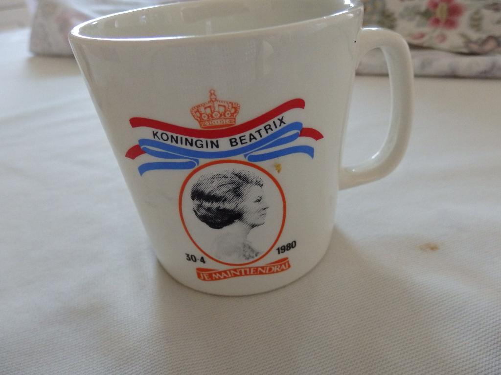 Beker Koningin Beatrix 30 - 04 - 1980, Ophalen of Verzenden, Zo goed als nieuw, Servies