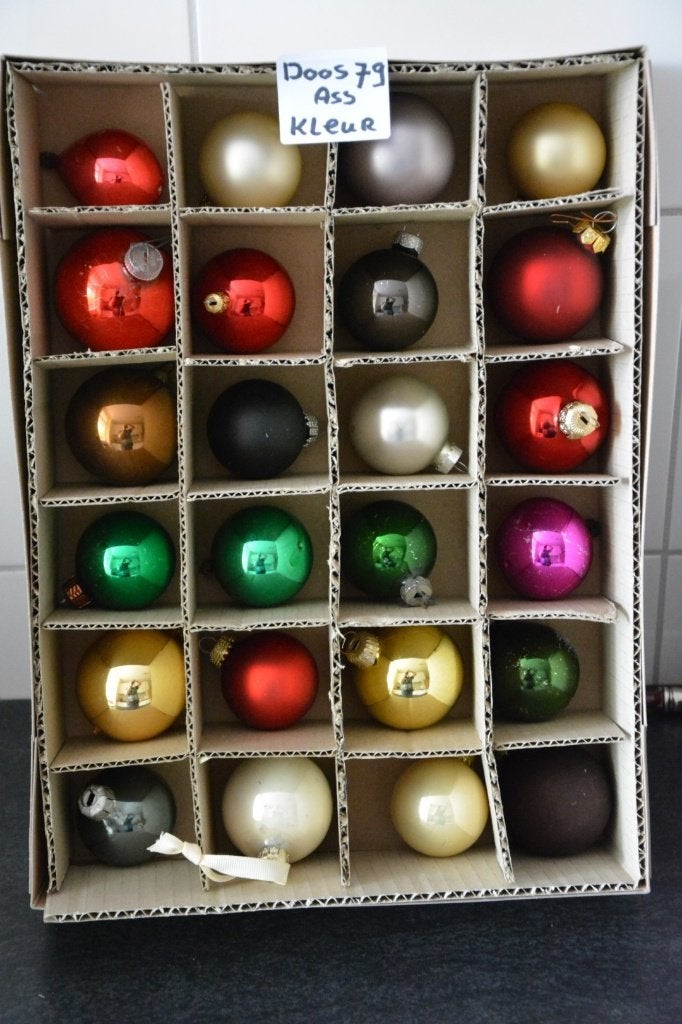 Kerstballen gekleurd Doos 79, Ophalen of Verzenden, Zo goed als nieuw