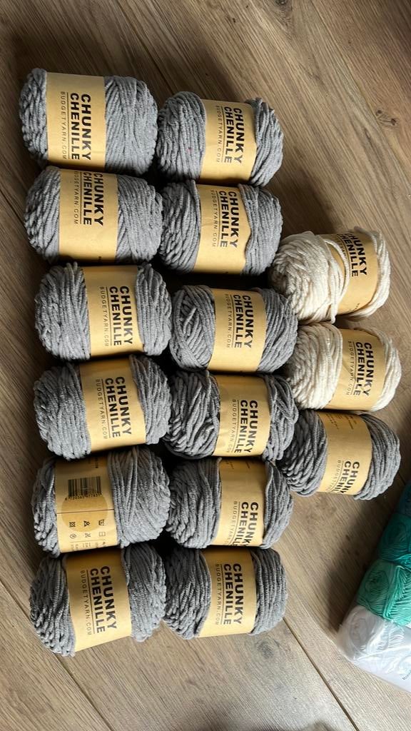 Chunky shenille grijs roomwit 15 bollen, Breien of Haken, Nieuw, Ophalen of Verzenden, X