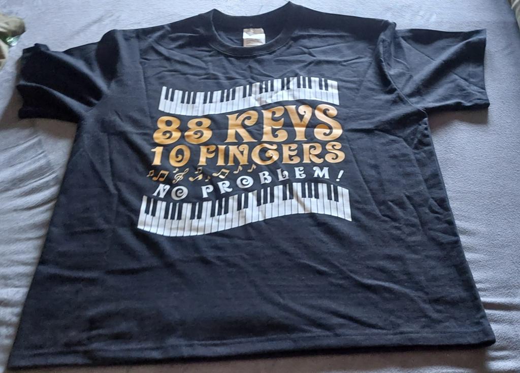 Leuk nieuw T-shirt voor toetsenist - Maat L - 100% katoen, Ophalen of Verzenden, Nieuw, Maat 52/54 (L), Zwart