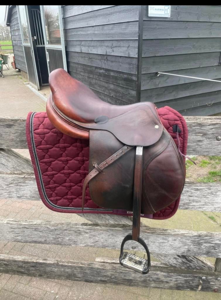 Mooi cwd springzadel, Ophalen of Verzenden, Springen