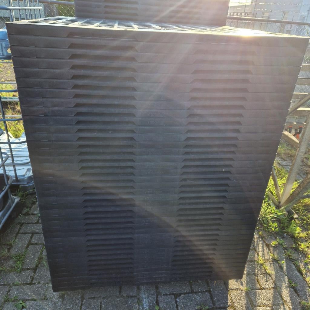 Kunstof pallet, Ophalen, Kunststof