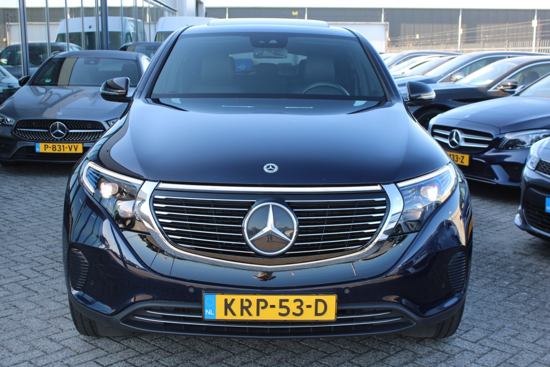Mercedes-Benz EQC 400 4MATIC 80kWh (SOH 95.84%) Luxury LEDER, Automaat, Zwart, 2395 kg, Blauw