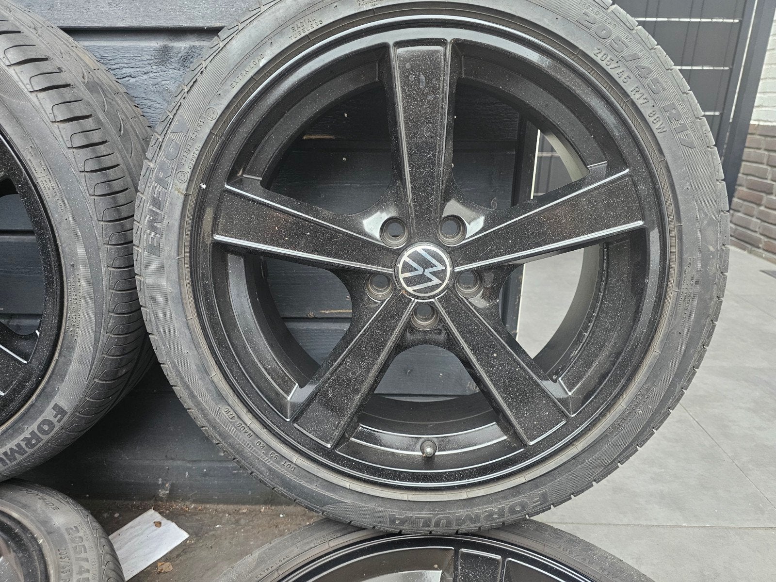 Vw Polo 17 inch zwarte Trina velgen met zomerbande, Ophalen of Verzenden