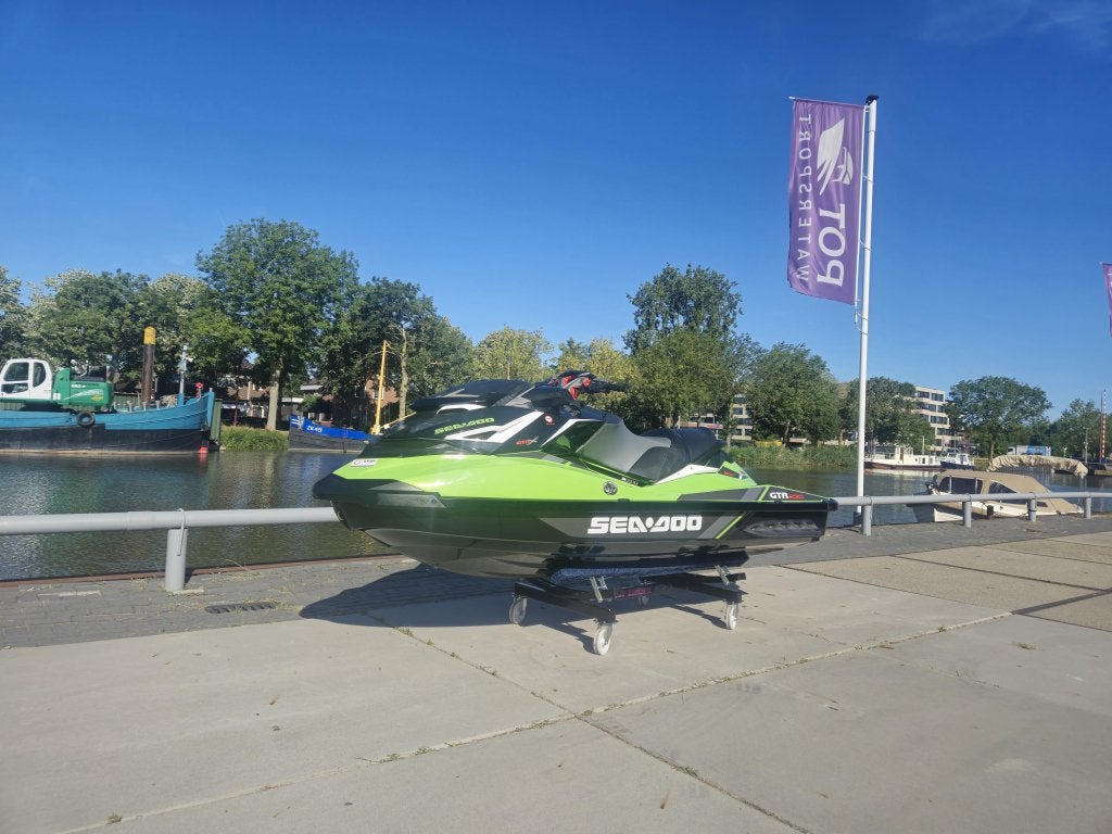 SEA-DOO GTR 230 (2017) 81 VAARUREN + BRP BIG ONE TRAILER, Niet ingevuld, Niet ingevuld, Zo goed als nieuw, Benzine