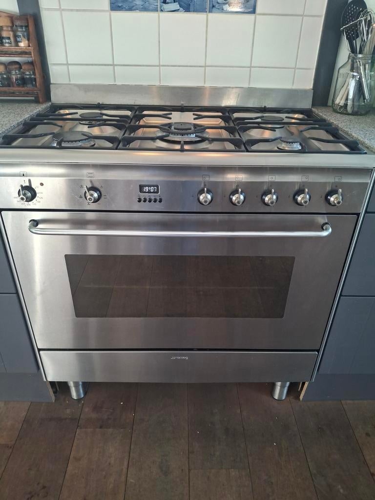 Smeg Vrijstaand Gasfornuis RVS 90cm 5 pits met oven, Witgoed en Apparatuur, Fornuizen, Ophalen, Gebruikt, 60 cm of meer, Gas