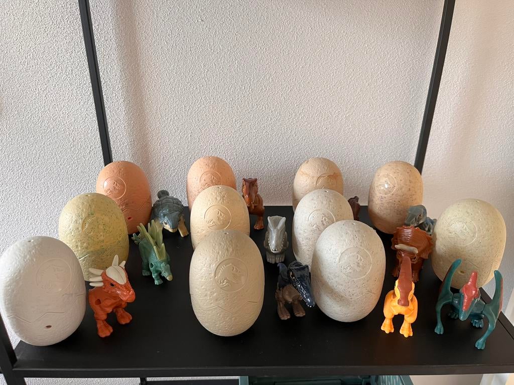 McDonald’s happy meal jurassic world eieren, Ophalen of Verzenden, Zo goed als nieuw