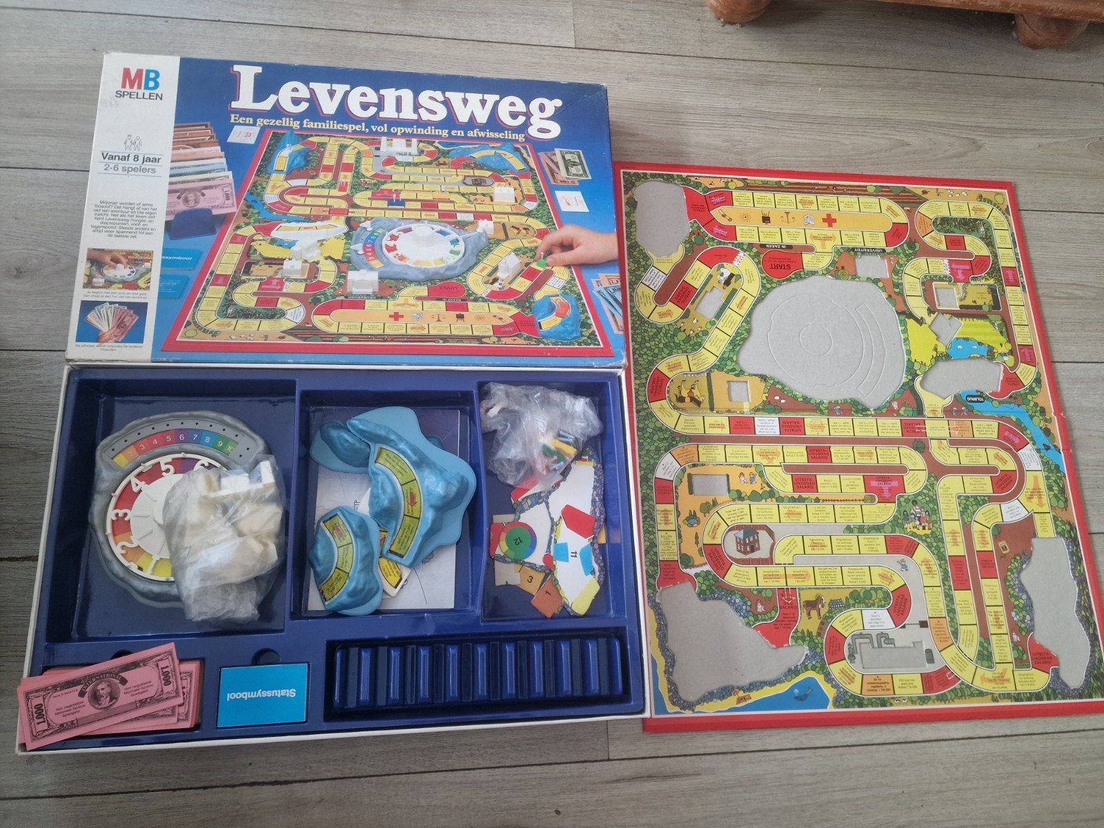 Levensweg bordspel - 45 jaar oud, Drie of vier spelers, Ophalen of Verzenden, Gebruikt, MB Spellen